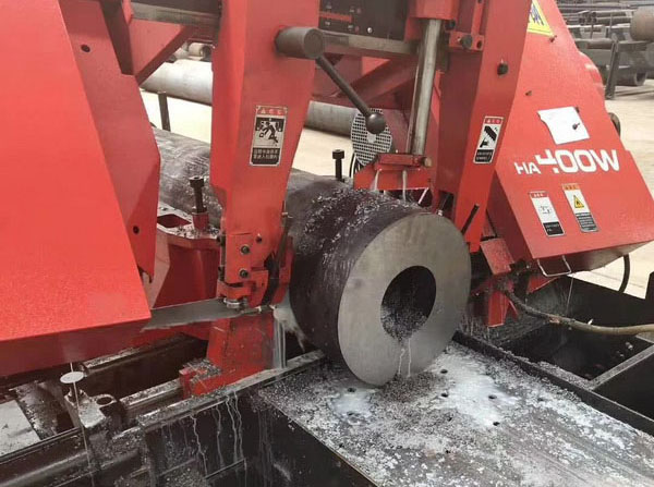 新建无缝钢管切割